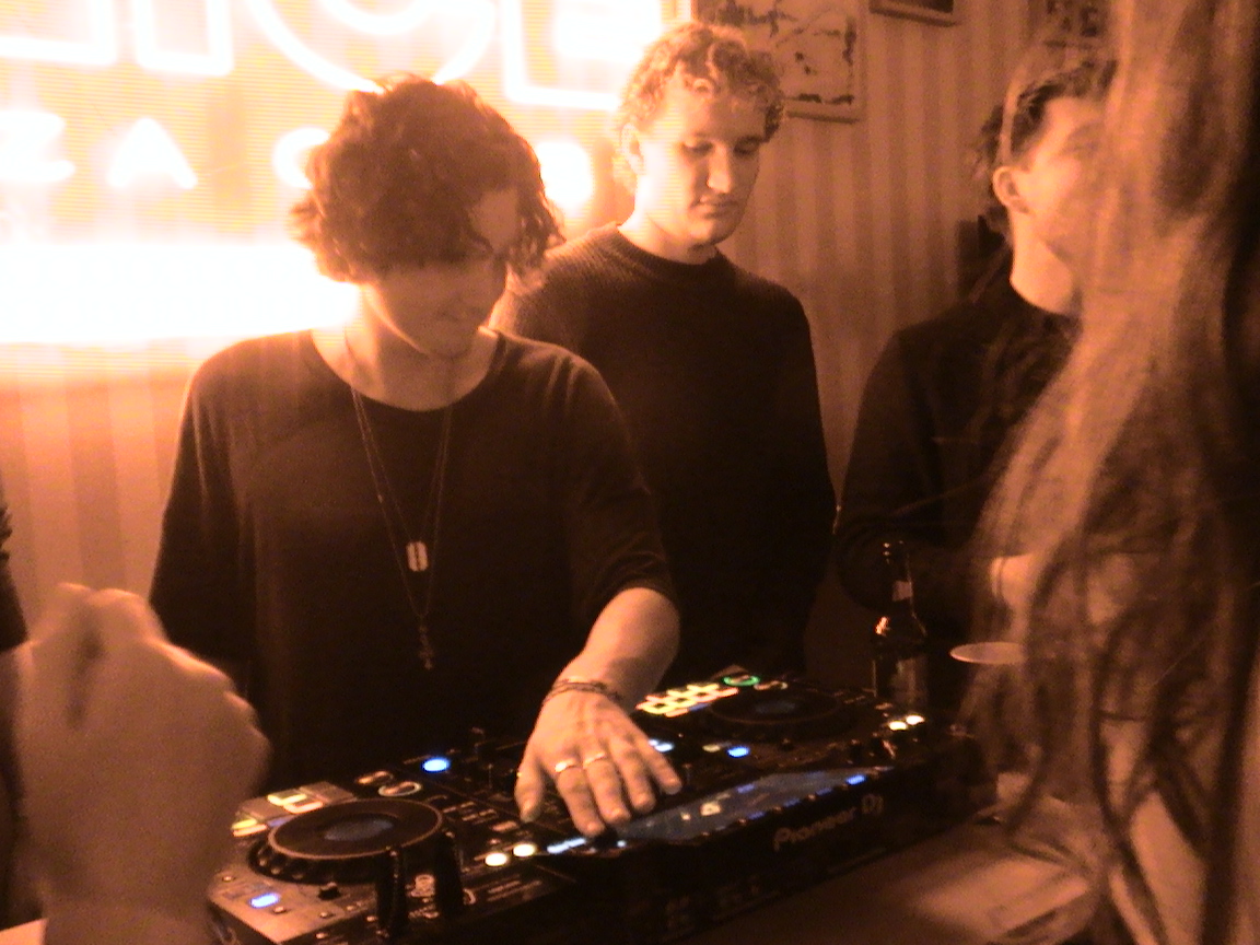 stankisswell-editorial